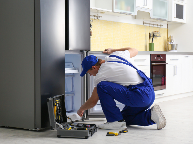 Cần bảo dưỡng tủ lạnh thường xuyên để tránh phát sinh sự cố